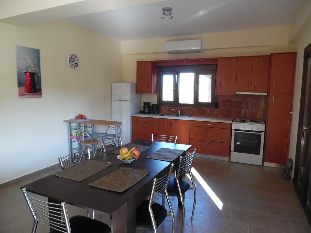 Artemis Appartments Пицидия Екстериор снимка